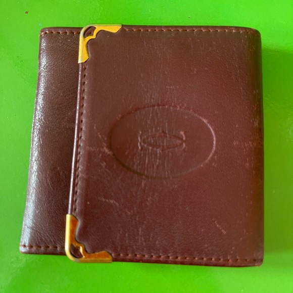 Bundle of pre loved 2 LV, 1 Gucci and 1 Cartier compact coin wallet. - Picture 5 of 12